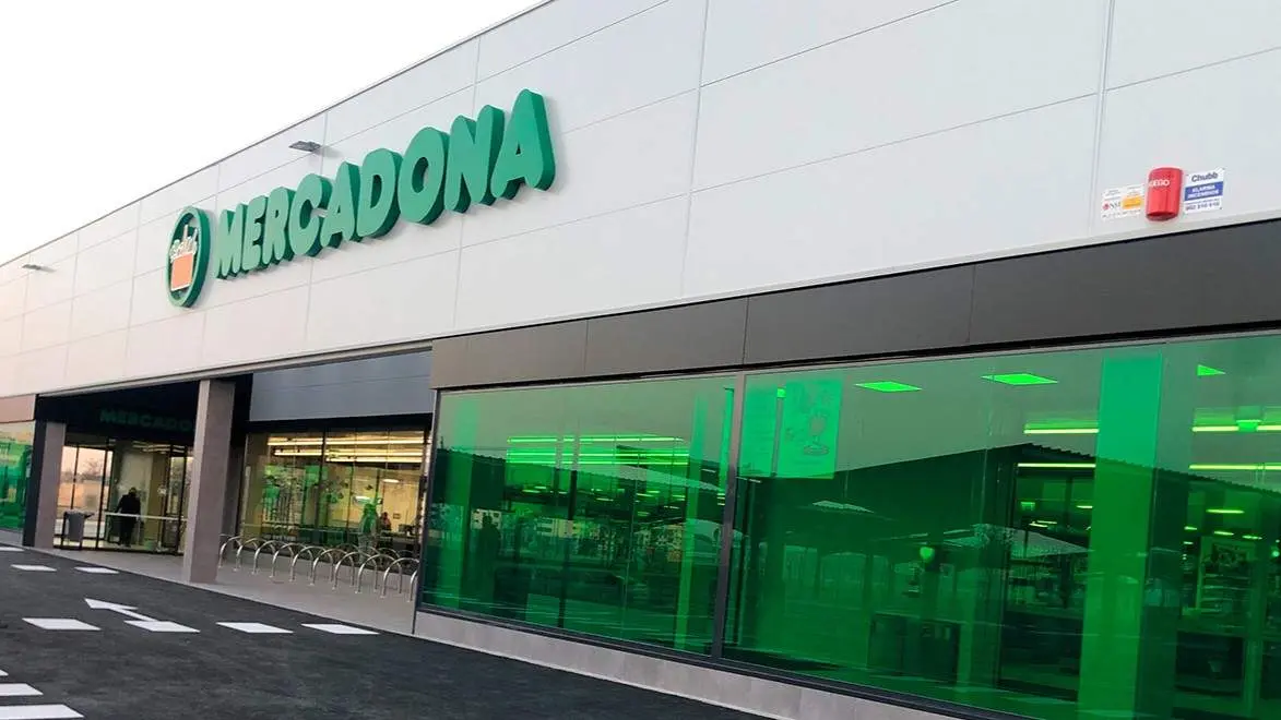 Exterior de un centro de la cadena valenciana de supermercados Mercadona. AEP