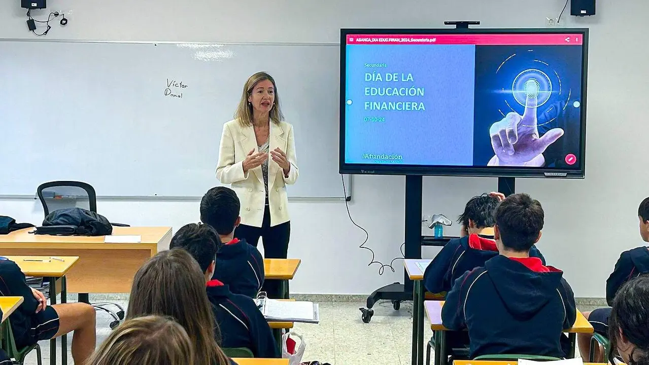 Carmen Fernandez, directiva de Abanca, en el Elcano de Pontevedra