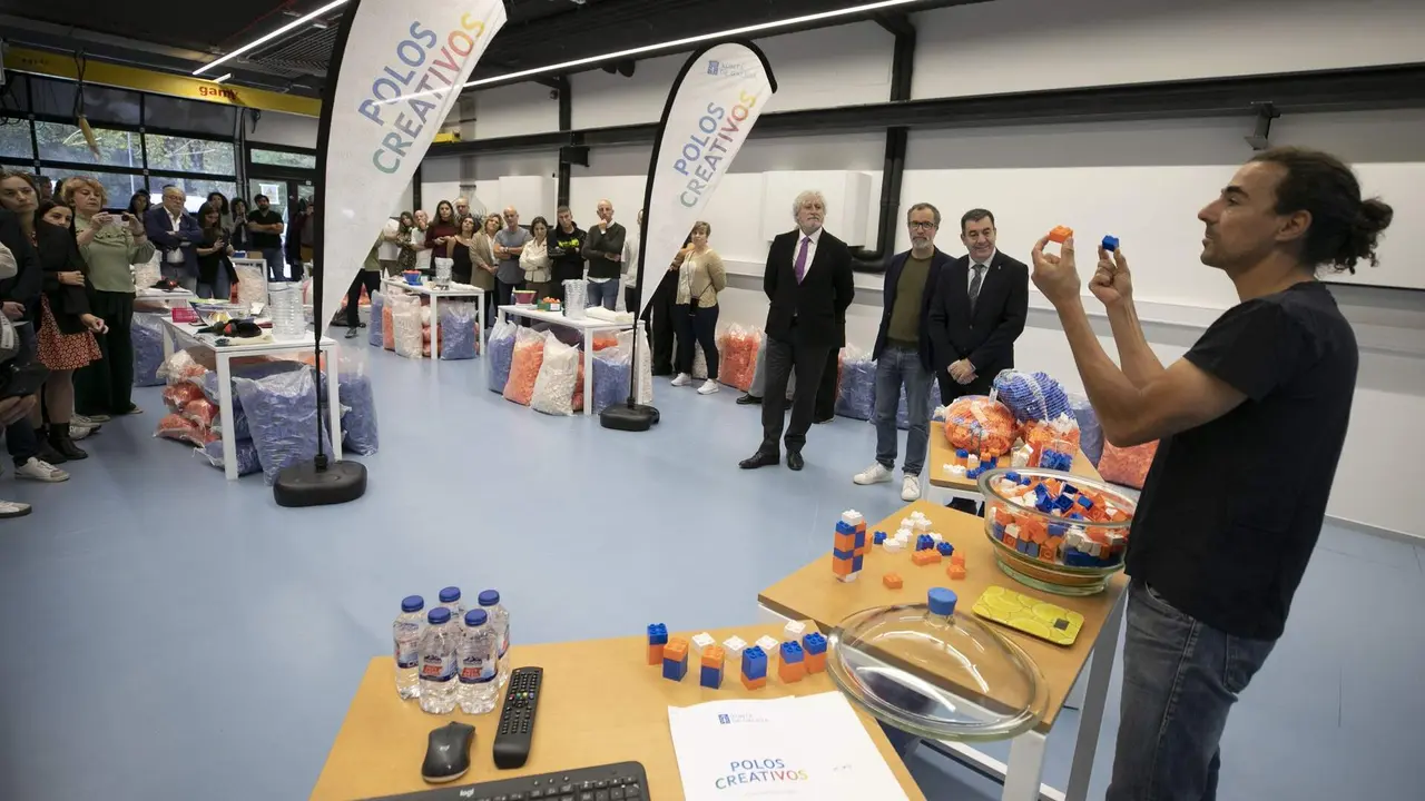 El kit educativo cuenta con 420 piezas de distintos colores. EP