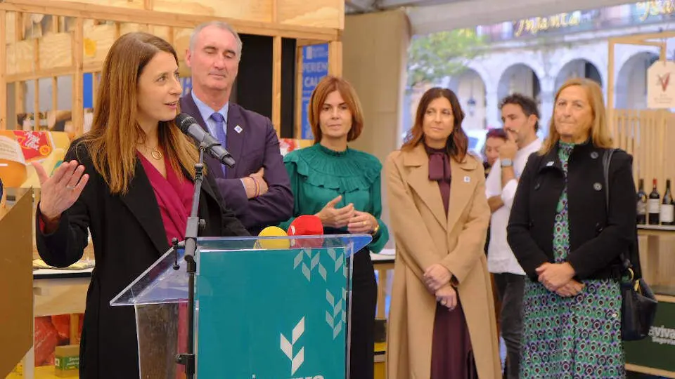 La conselleira de Medio Rural, María José Gómez, en la inauguración del Mercado de Experiencias de Calidade de Galicia en Segovia. EP