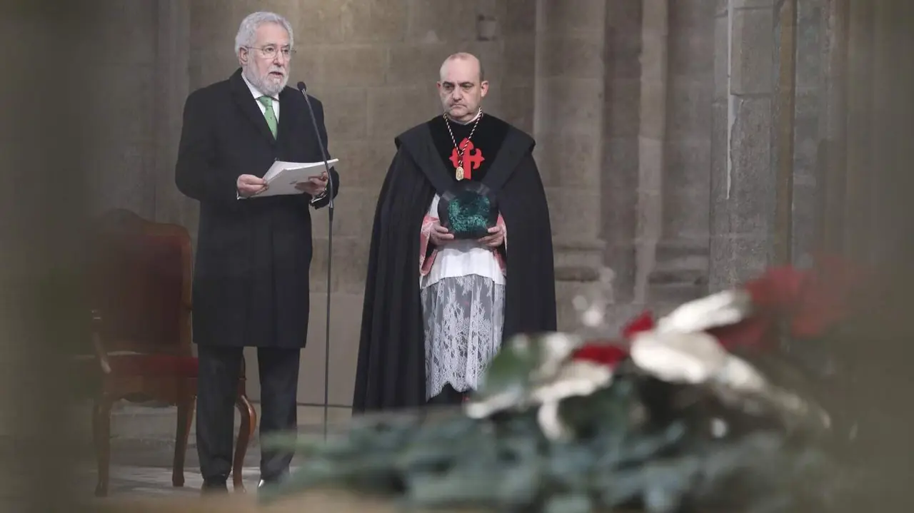 El presidente del Parlamento de Galicia, durante la Ofrenda en la celebración de la Traslación. AGN