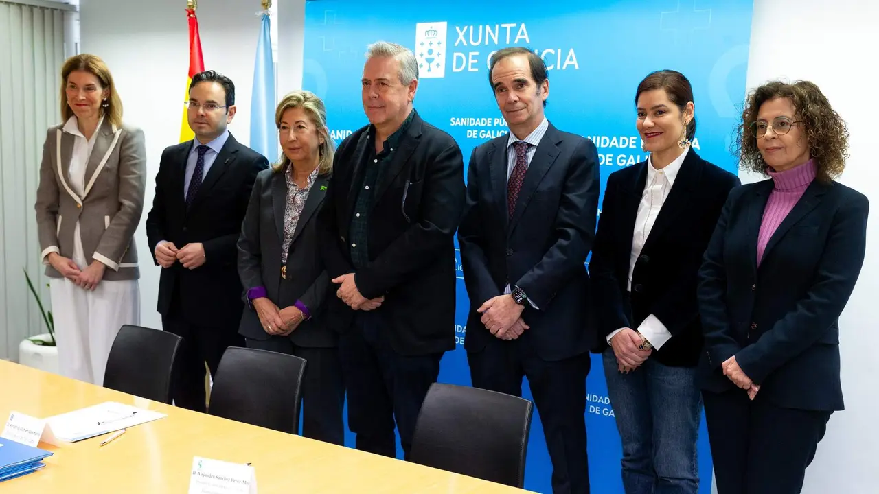 10,30 h.-            O conselleiro de Sanidade, Antonio G&oacute;mez Caama&ntilde;o, acompa&ntilde;ado da secretaria xeral t&eacute;cnica, Natalia Lobato, e da directora xeral de Sa&uacute;de P&uacute;blica, Carmen Dur&aacute;n, asinar&aacute; cos Colexios oficiais de farmac&eacute;uticos de Galicia o acordo de colaboraci&oacute;n para a posta en marcha da rede de farmacias sentinela. Na sala 3.2 do Edificio Administrativo do Sergas (R&uacute;a de Ceuta, s/n)