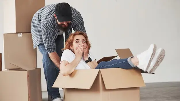 Pareja en una mudanza