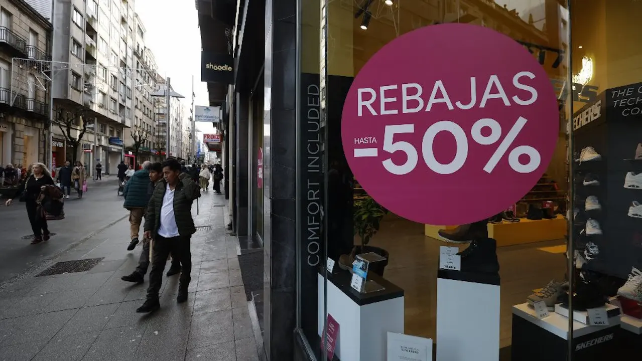 Un comercio en rebajas en Pontevedra. GONZALO GARCÍA