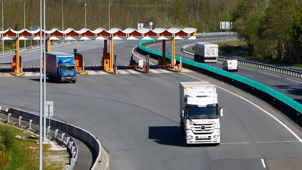 Camiones en la AP-9. DP