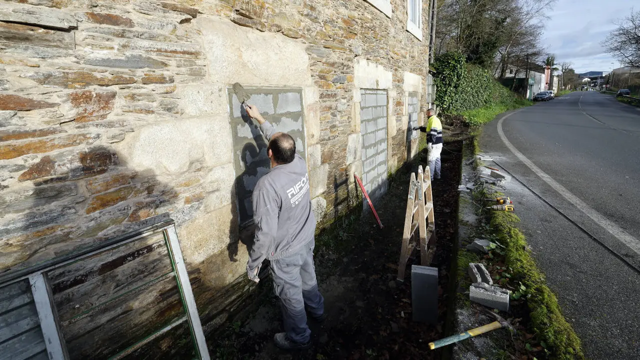 Tapiado de una casa desalojada por okupación en A Fervedoira, Lugo. XESÚS PONTE