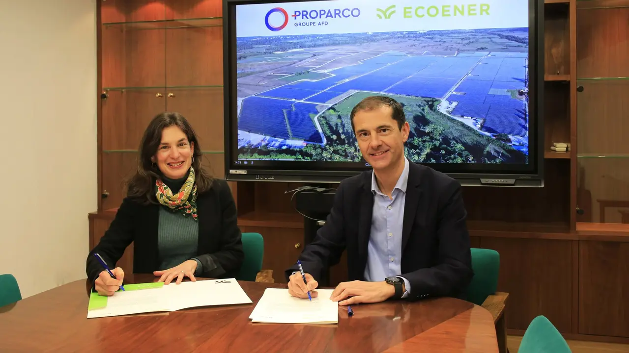 Anne Gautier de Proparco, Directora de Energía y Digital para Asia y América Latina de Proparco y Fernando Rodríguez, vicepresidente ejecutivo de Ecoener. EP