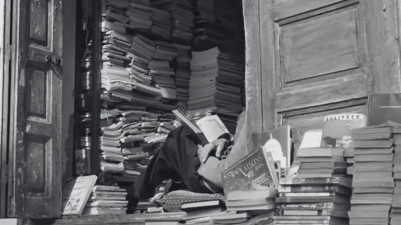 Libreiro en Marrocos. EP