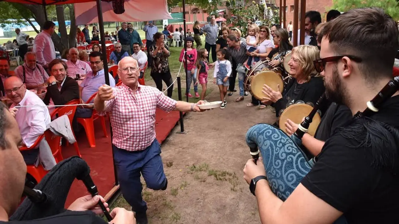 Participantes en una romería organizada por el Centro Gallego de Montevideo, en Uruguay. EP