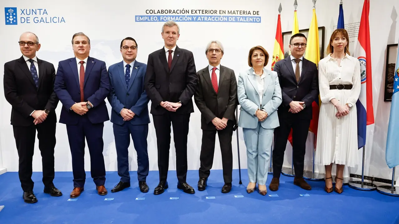 fonso Rueda, en Madrid con los embajadores, el conselleiro de Emprego y la directora xeral de Cualificaci&oacute;n para o Emprego, Zeltia Lago. EP