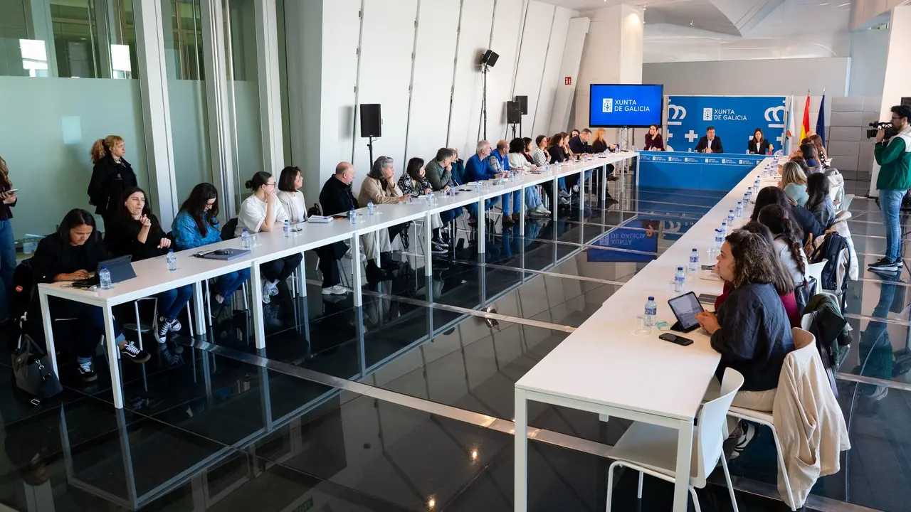 11,00 h.-            O conselleiro de Educación, Ciencia, Universidades e FP, Román Rodríguez, acompañado pola directora xeral de Ordenación e Innovación Educativa, Judith Fernández, manterá unha reunión de traballo coas entidades de atención á diversidade sobre a futura Estratexia de inclusión educativa de Galicia. Gráficos e declaracións ao inicio. Na Sala Eisenman (monte Gaiás, s/n). foto xoán crespo