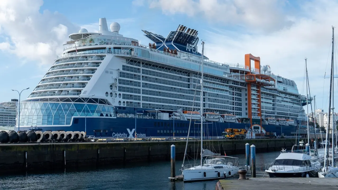 Crucero en el puerto de A Coruña. E. PRESS