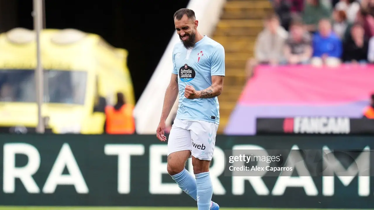 BARCELONA, SPAIN - APRIL 19: Borja Iglesias of Celta Vigo celebrates scoring his team's second goal during the La Liga match between FC Barcelona and RC Celta de Vigo at Estadi Olimpic Lluis Companys on April 19, 2025 in Barcelona, Spain. (Photo by Alex Caparros/Getty Images)