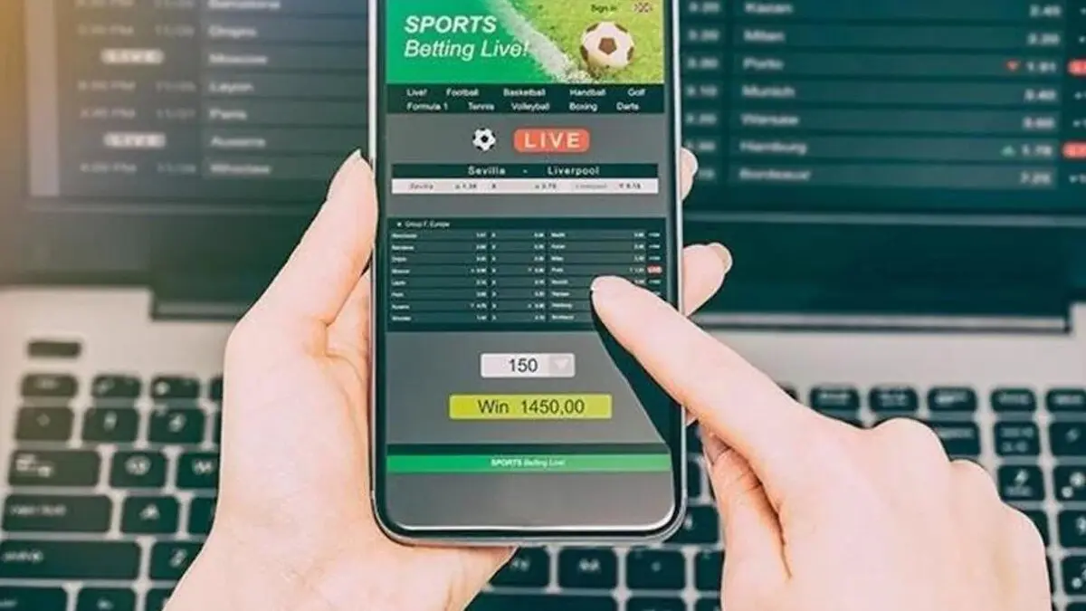 Una usuaria de una plataforma de apuestas deportivas. Facua