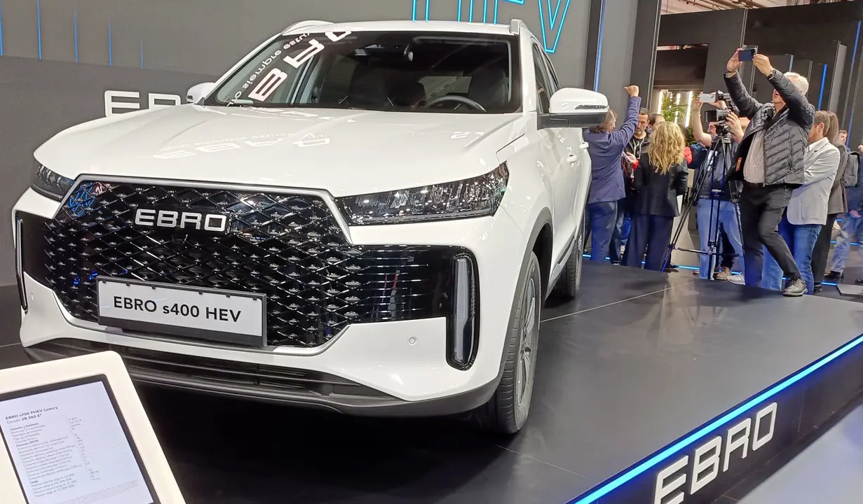 Automobile Barcelona 2025 Ebro S400