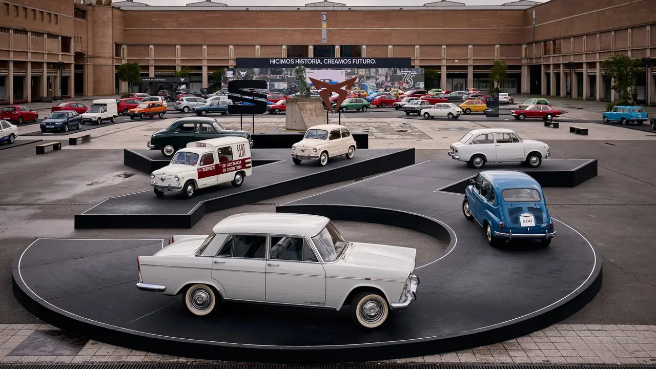 Algunos de los modelos históricos de Seat mostrados en Barcelona. EP