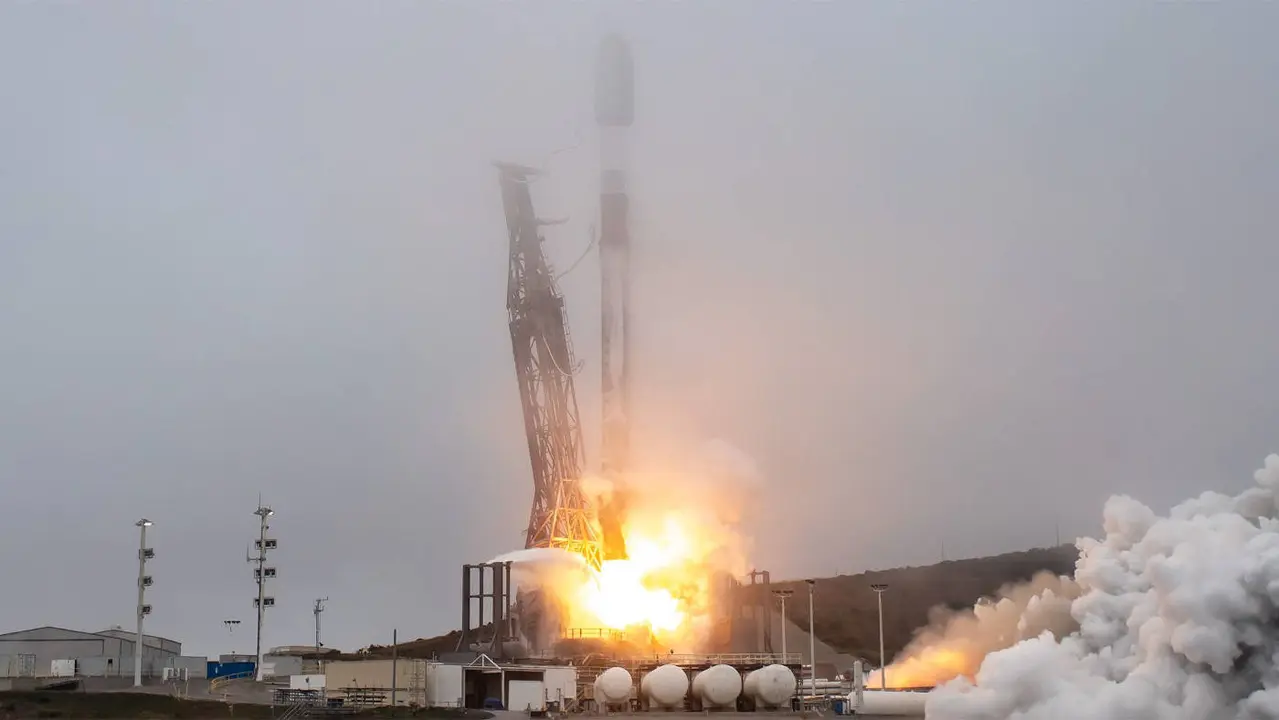 El despegue en California del cohete Falcon 9 de SpaceX que transportaba el satélite Satmar, fabricado en Galicia. EP