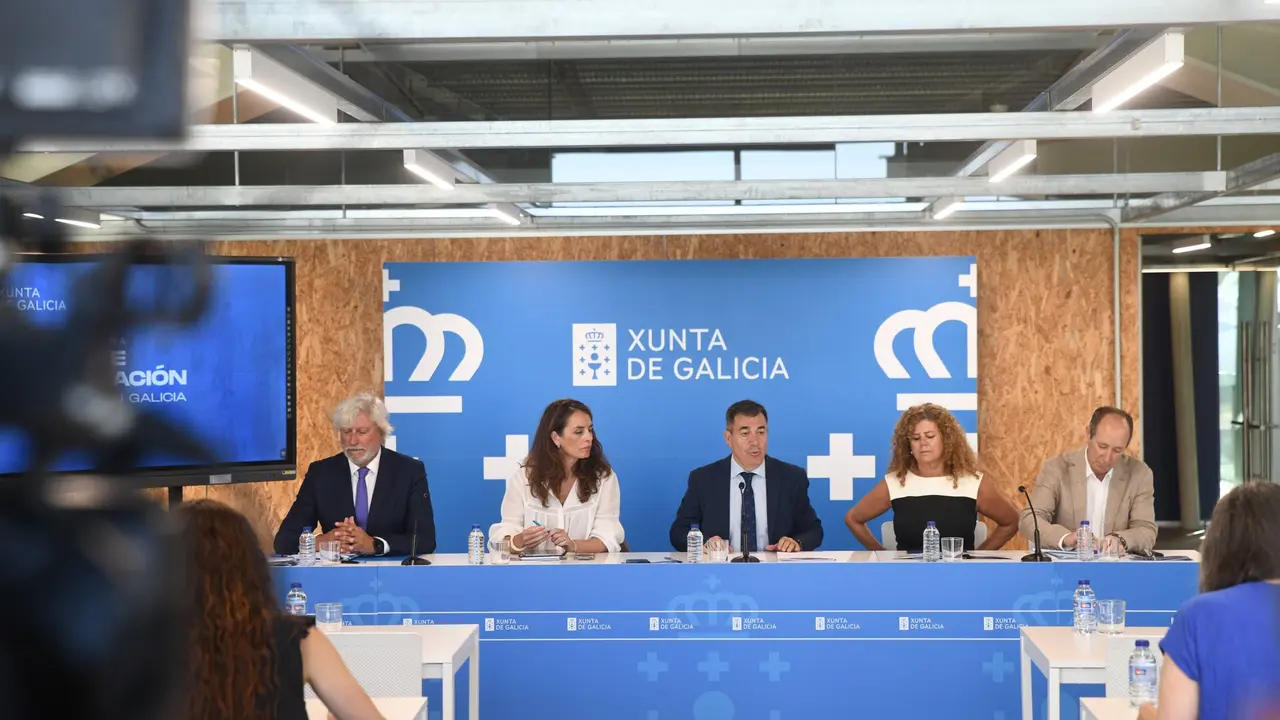 El conselleiro de Educación informa de las novedades del nuevo curso. NACHO SANTÁS