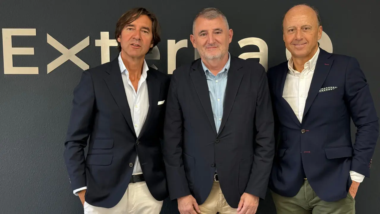 El Ceo de Externa, Pastor López Docampo, el director de Aragón Zaragoza, Fernando Duce, y el director general, Fernando Berdugo. EP