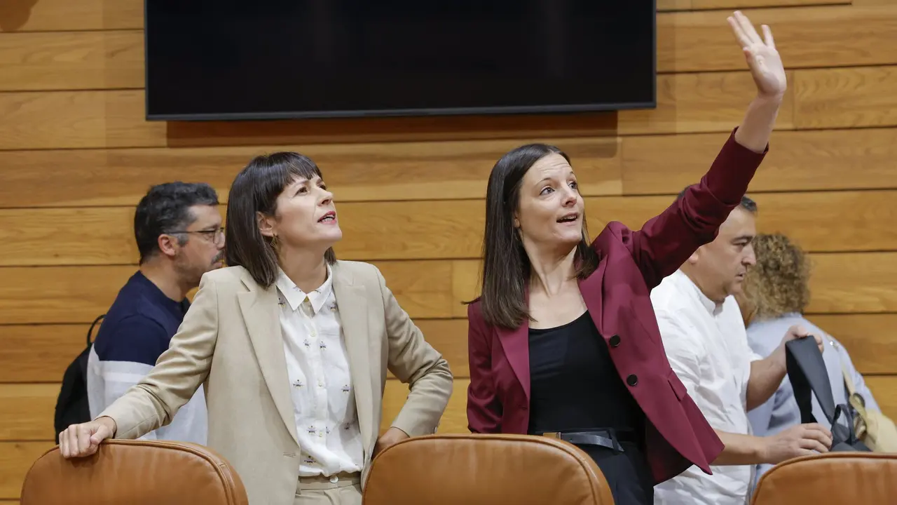 Ana Pontón y Olalla Rodil. LAVANDEIRA JR.JPG