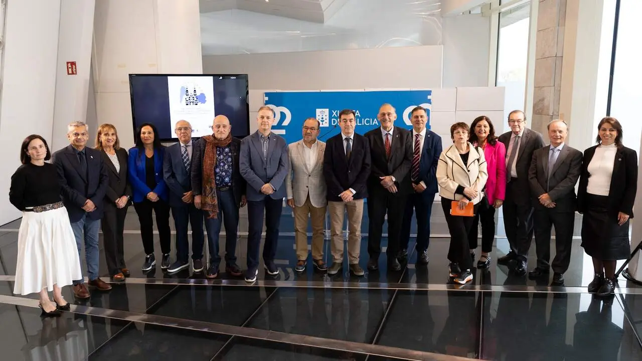 10,30 h.-         O conselleiro de Educación, Ciencia, Universidades e FP, Román Rodríguez, acompañado polo secretario xeral de Universidades, José Alberto Díez, participará na presentación dos primeiros títulos compartidos entre universidades galegas e arxentinas. Na sala Eisenman Foto Xoán Cresp