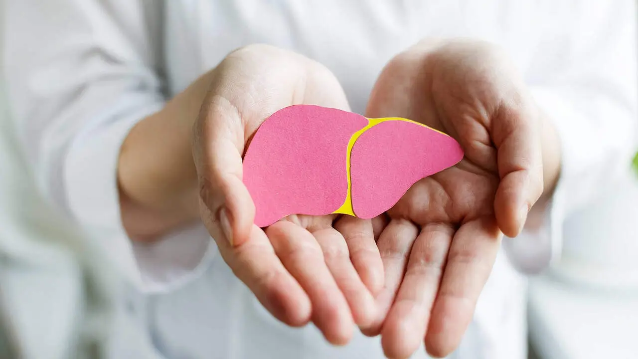 Sanidad quiere reforzar con los gobiernos autonómicos las estrategias de cribado de hepatitis C. EP