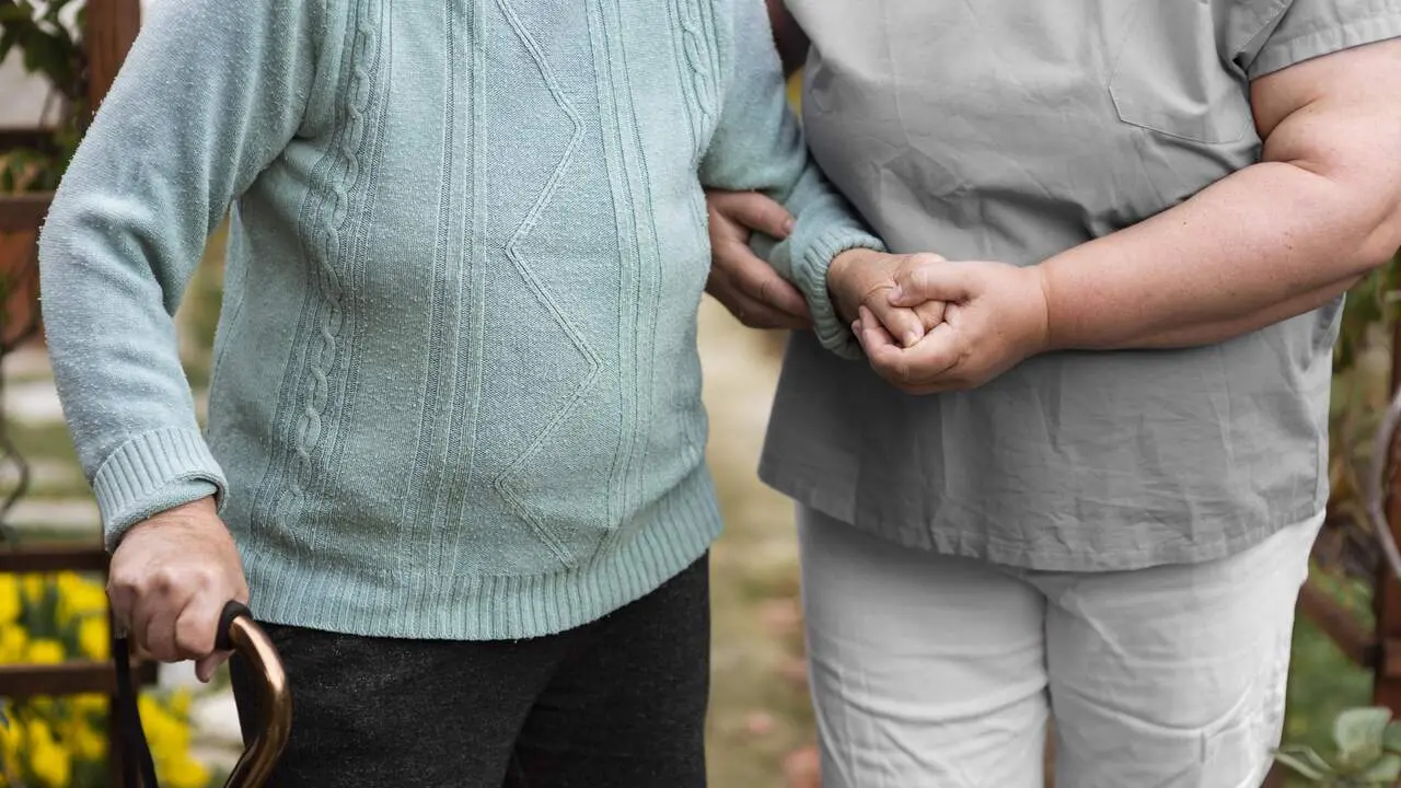 Cuidado de personas mayores. FREEPIK