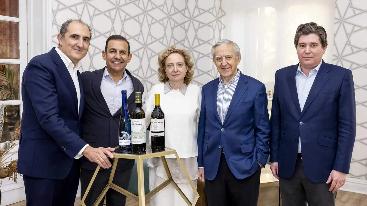 Rodolfo Bastida (Zamora Company), Javier Pijoan (Zamora Company), Araceli Fern&aacute;ndez (Bodega Godeval), Honorato L&oacute;pez (Bodega Godeval) y Eduardo Lopez (BG)
