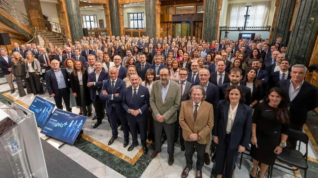 Pablo Junceda y resto directivos de Galicia, Asturias, y Castilla y Le&oacute;n en la convenci&oacute;n celebrada en Oviedo. EP