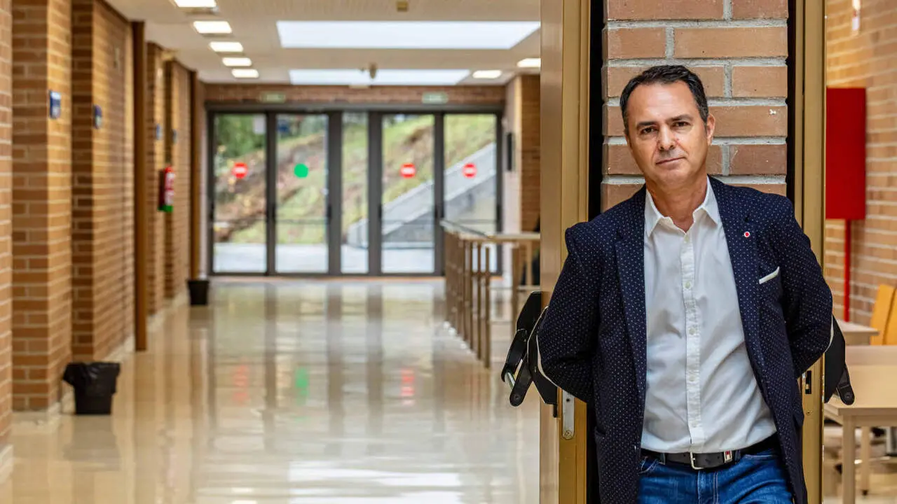 Antonio Rial Boubeta, profesor de Psicolox&iacute;a Social de la USC y director cient&iacute;fico del estudio de Unicef. LUIS POLO