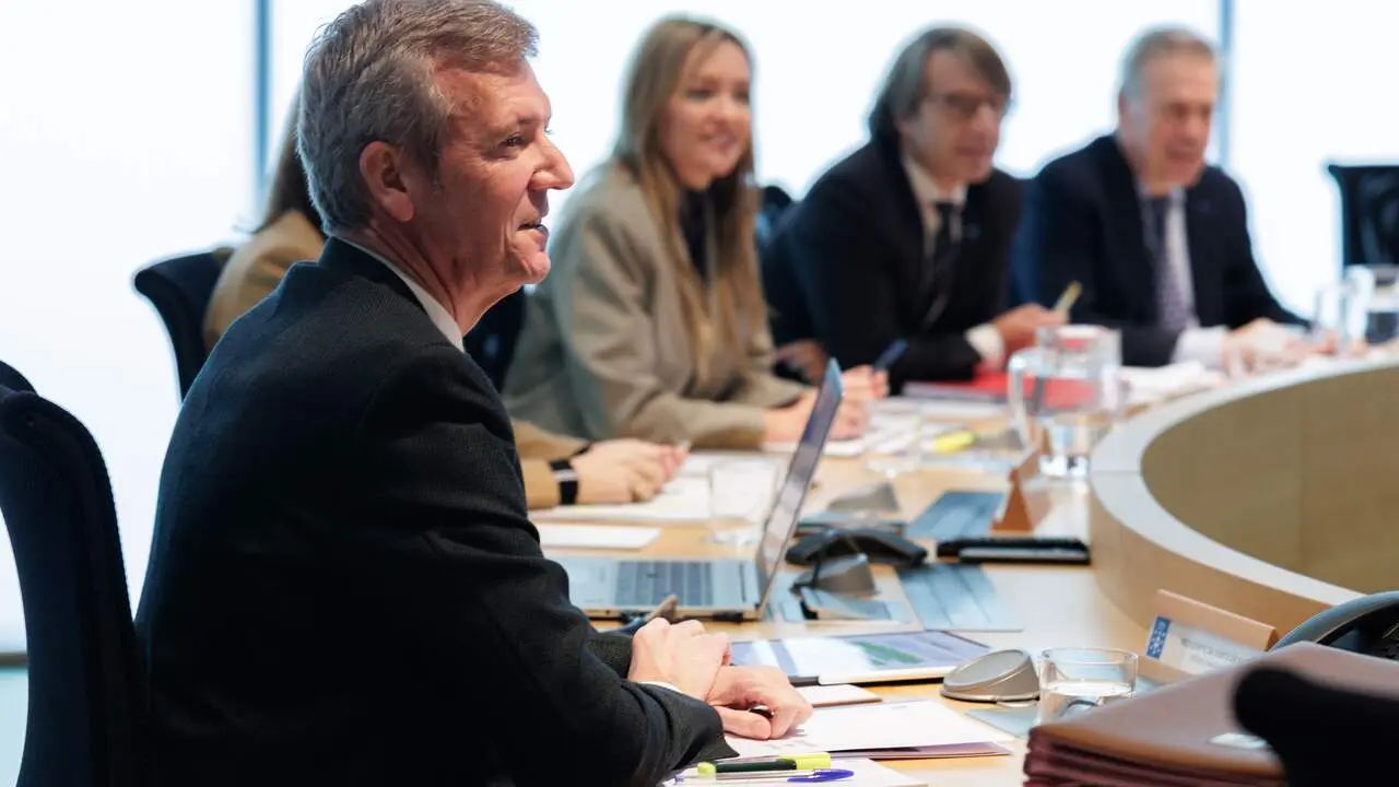 Entrega dos Reais Despachos na Escola Naval de Mar&iacute;n