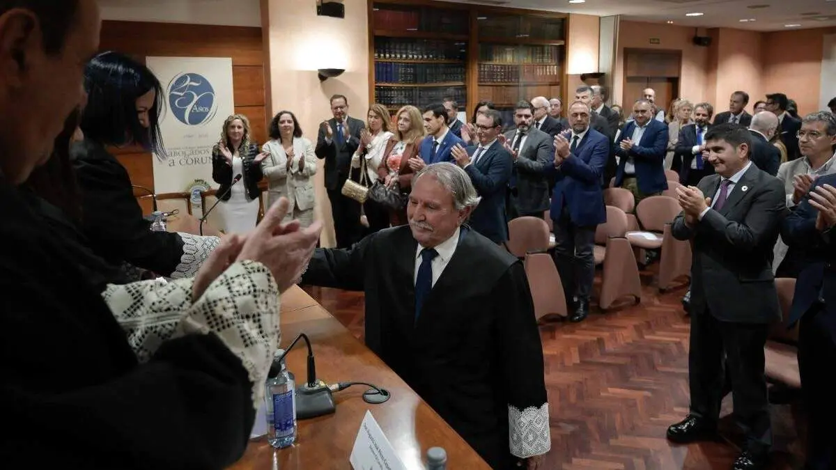 Luis Torres durante la toma de posesi&oacute;n de como nuevo presidente del Consello da Avogac&iacute;a Galega. CEDIDA.