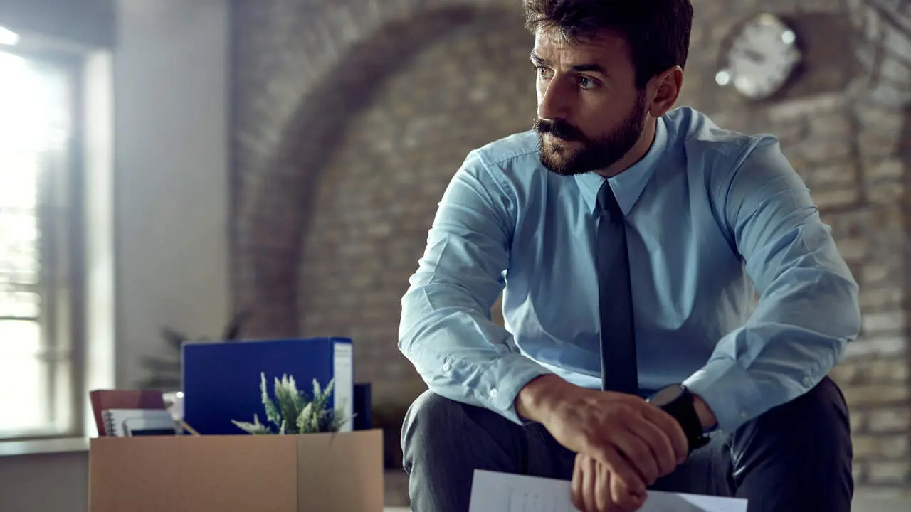 Un trabajador preocupado. FREEPICK