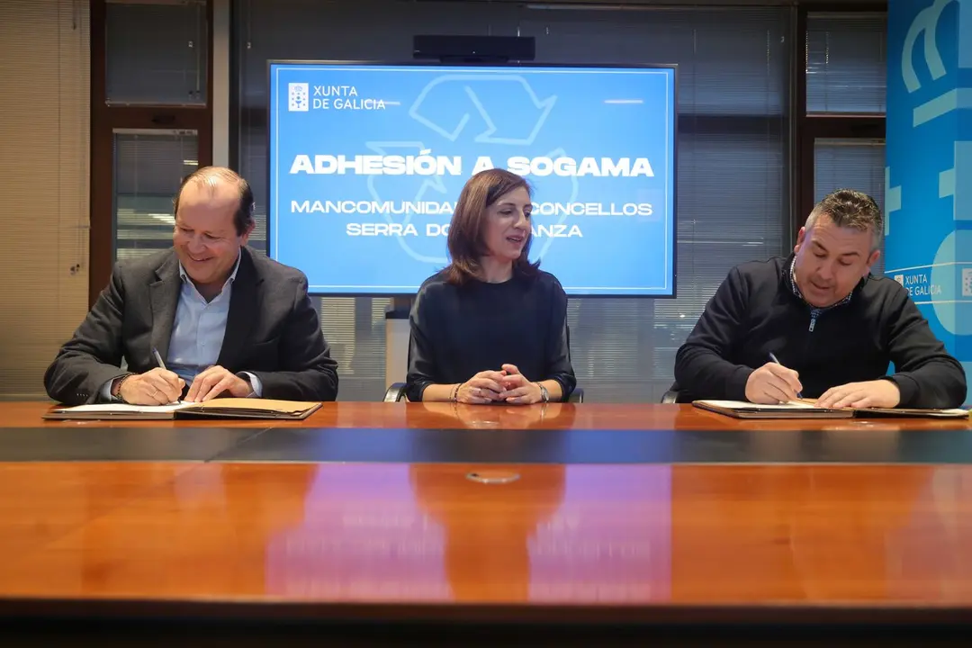 Javier Dom&iacute;nguez, &Aacute;ngeles V&aacute;zquez y Pablo Lago. XUNTA