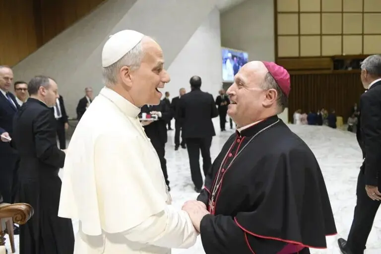 El arzobispo y Su Santidad durante un encuentro en agosto de 2025. EP.