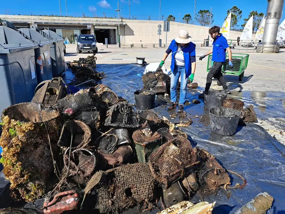 Aparejos de pesca recogidos. AFUNDACI&Oacute;N