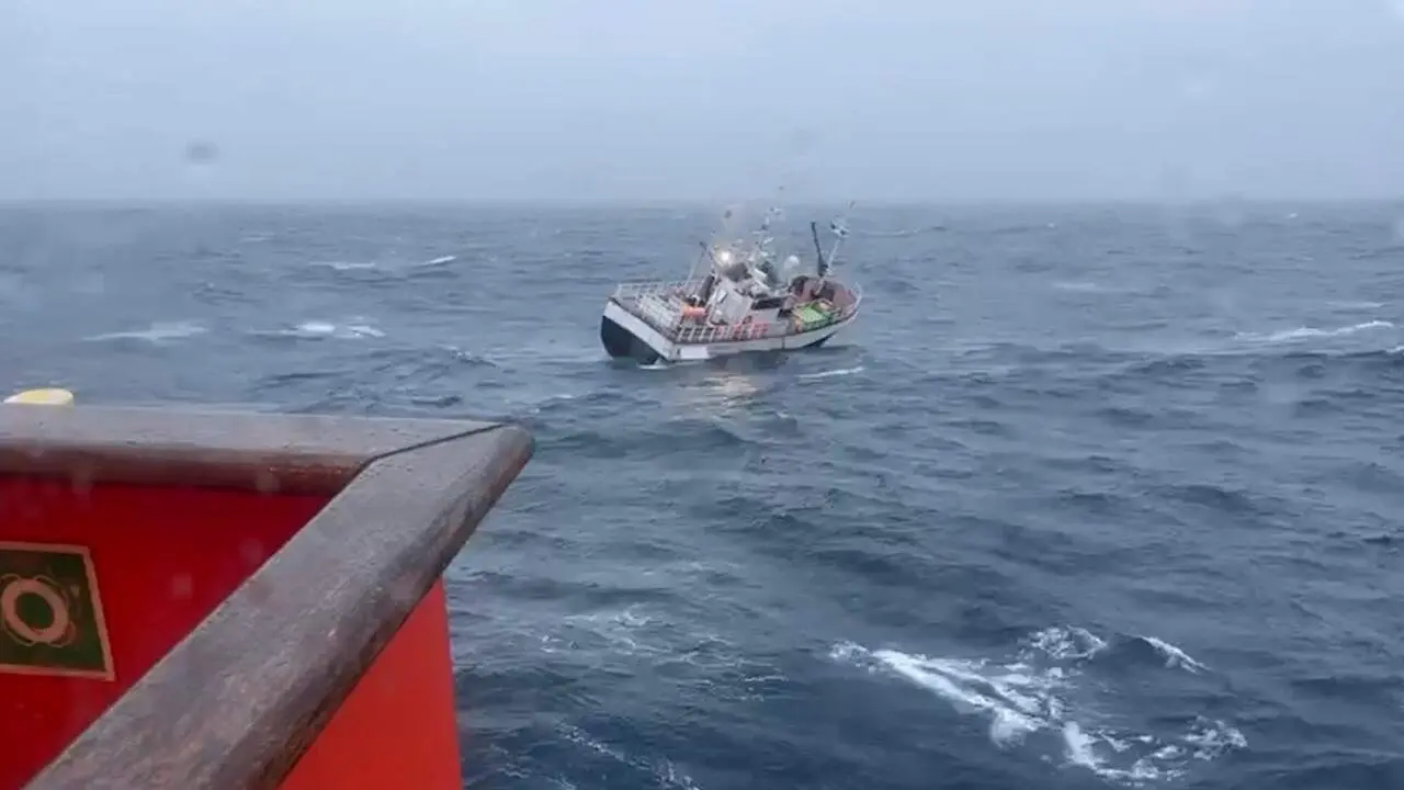 Buque Itoiz a la deriva en la costa de Cabo Ortegal. SALVAMENTO MAR&Iacute;TIMO