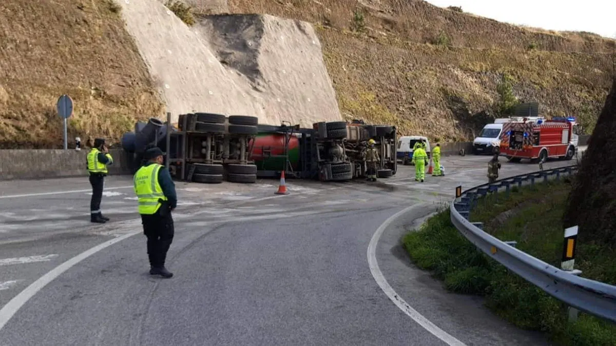 Un accidente en el kil&oacute;metro 583 de la N-634 en Lourenz&aacute;. EP