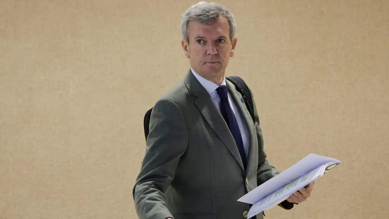 Alfonso Rueda en los pasillos del Parlamento. LAVANDEIRA JR