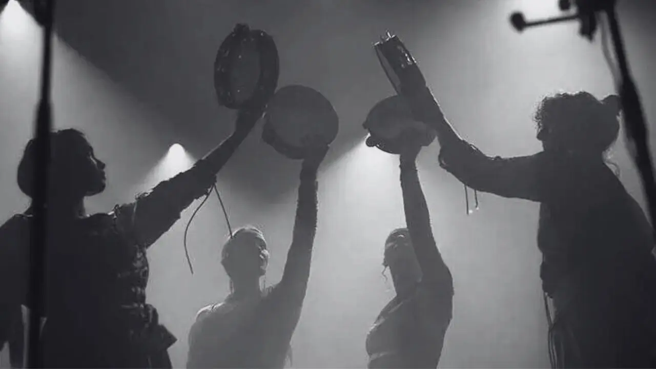 Fillas-de-Cassandra /PABLO V&Aacute;ZQUEZ (EMIGRASON)