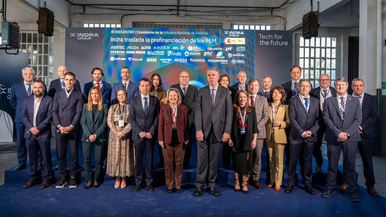 Foto de familia del tercer Encuentro del Ecosistema de la Industria Nacional de Defensa, organizado por Grupo Indra. EP