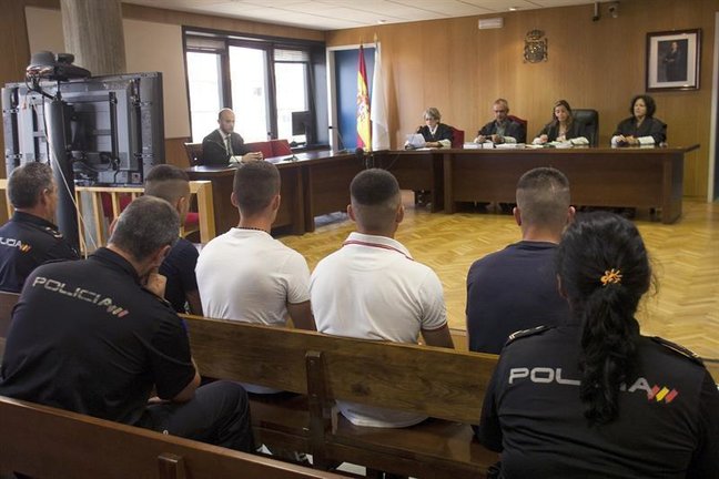Los cuatro varones de nacionalidad albanesa acusados de 31 robos en viviendas, durante el juicio