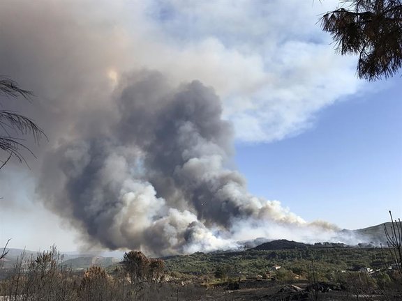 Imagen del incendio forestal declarado en Gimarei, Monterrei