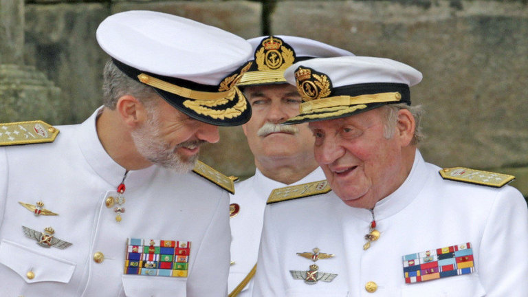 Juan Carlos I junto a su hijo, el Rey Felipe VI
