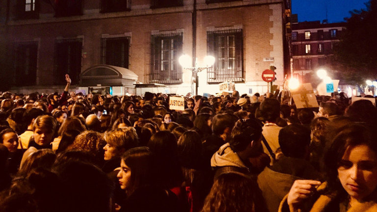 Manifestación en apoyo a la víctima de la violación de la 'manada' en San Fermín. TWITTER
