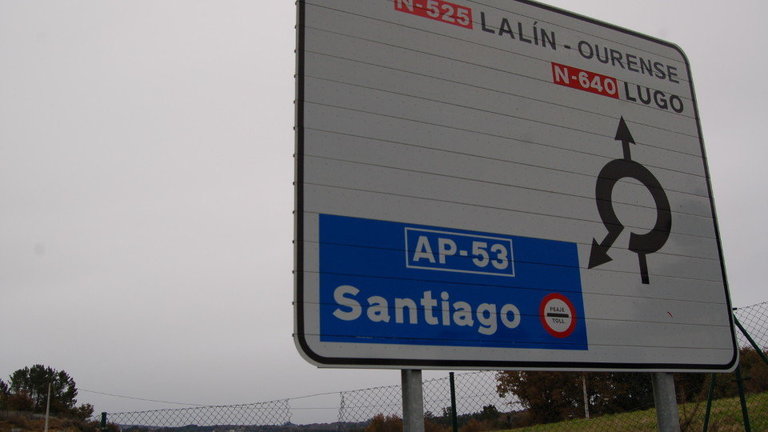 Cartel indicativo de la AP-53, que une Santiago y Lalín. ADP