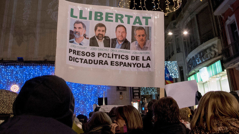 Manifestación en favor de la liberación de los políticos catalanes. ADRIÀ ROPERO (EFE)