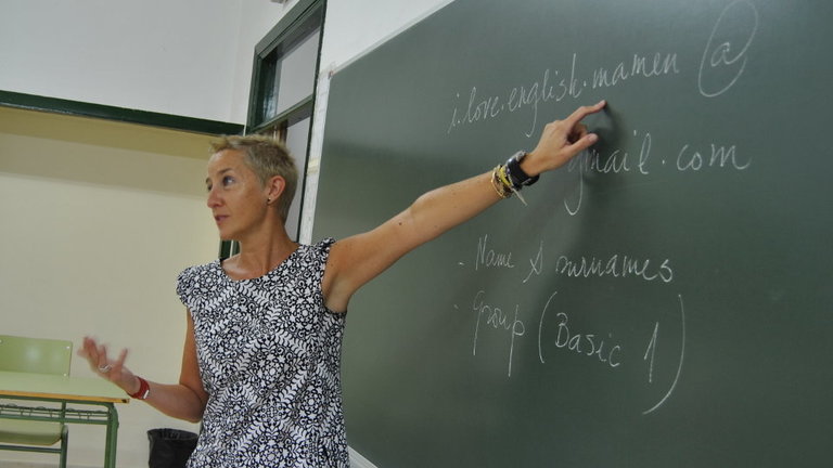 Una profesora en una escuela de idiomas. AEP