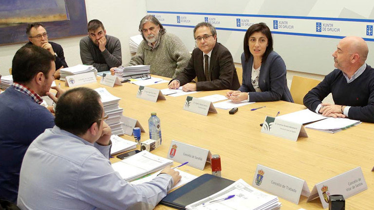 Reunión de Ángeles Vázquez con alcaldes de las cuatro provincias gallegas. EP