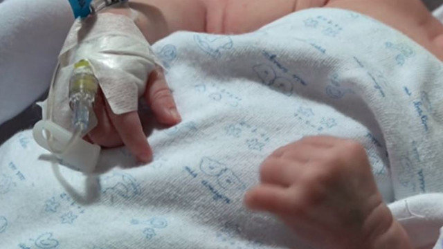 Carla es la primera bebé española en recibir un corazón incompatible con su sangre. TVE